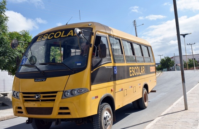 Educao de Assuno do Piau  contemplada com nibus escolar 