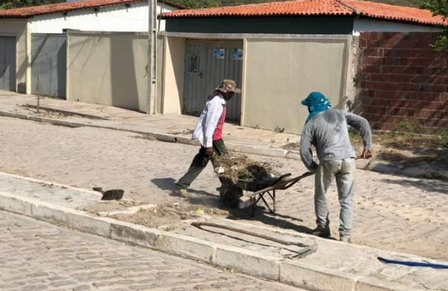Prefeitura de Assuno do Piau realiza limpeza nos bairros e ruas da cidade