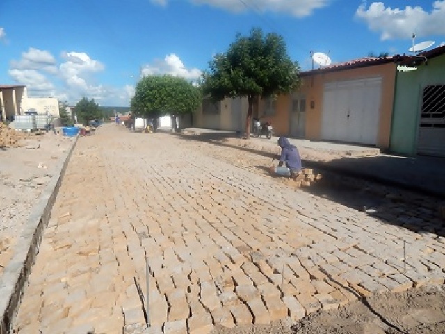 Prefeitura de Assuno do Piau d inicio a obra de pavimentao de ruas na sede do municpio