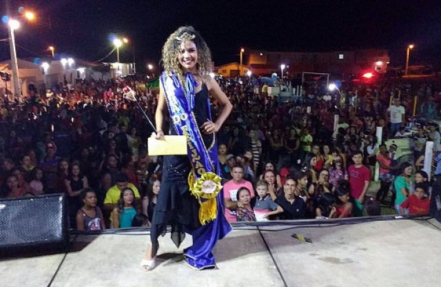 Rainha do Feijão é eleita em desfile em Assunção do Piauí